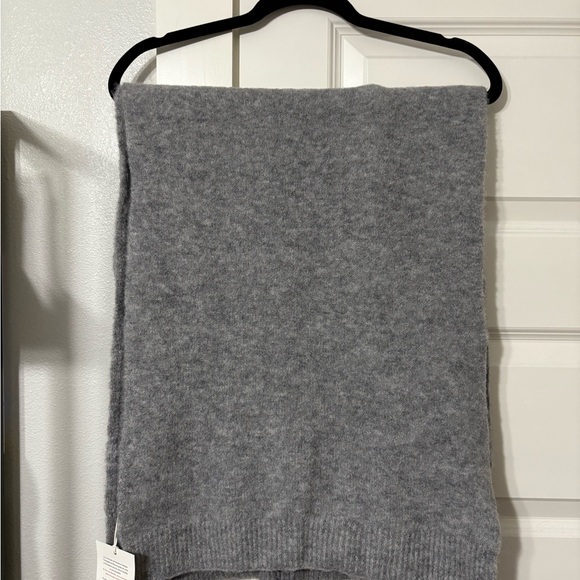 NWT Sézane Marianne Scarf and Owen Gloves - Picture 4 of 6